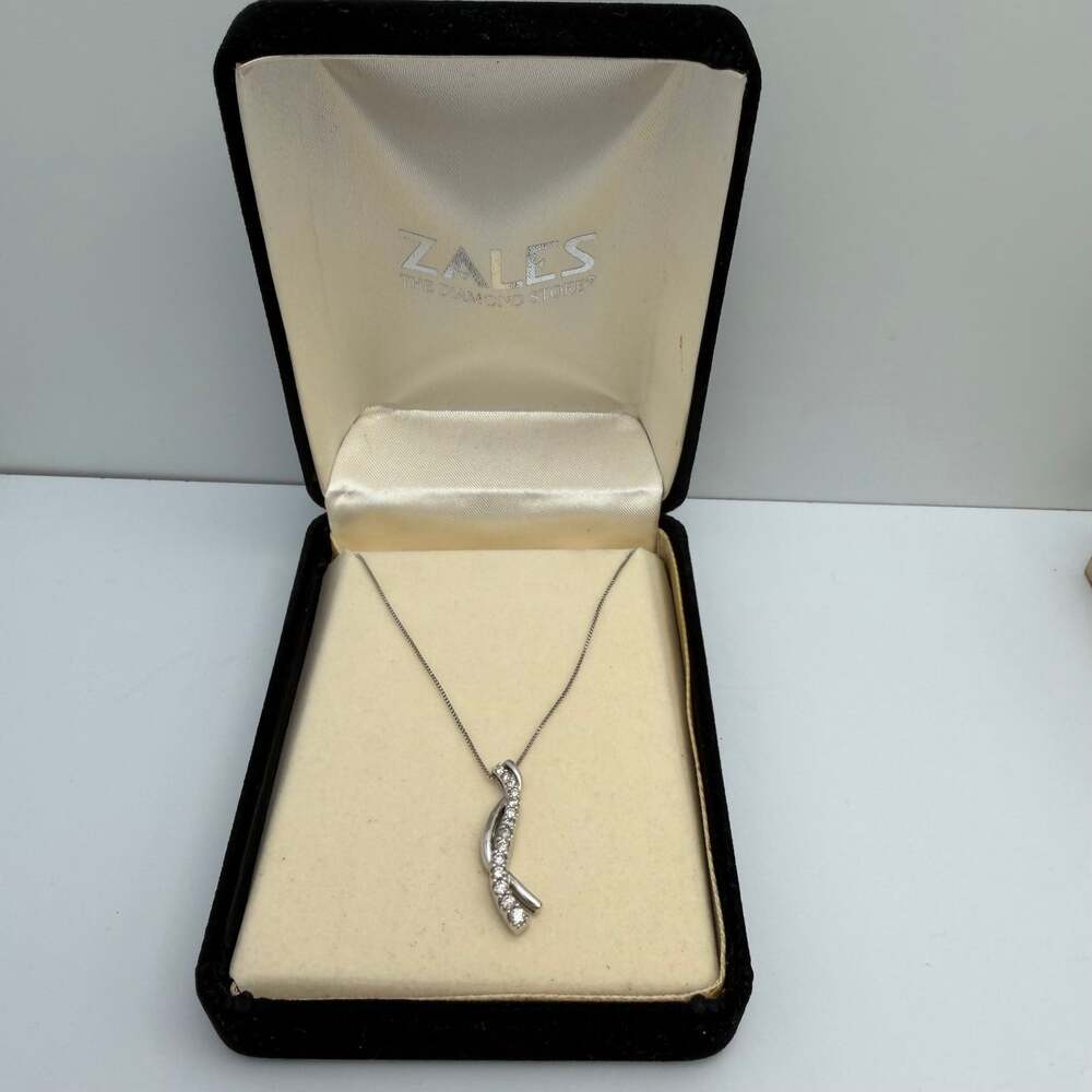 Zales 14K White Gold Diamond Swirl Pendant Necklace 18" Box Chain in Box